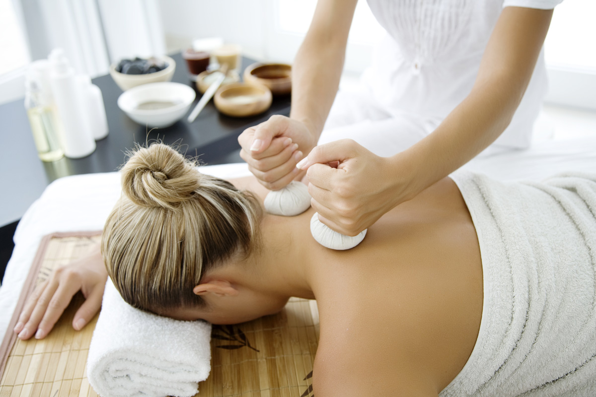 Kräuterstempelmassage